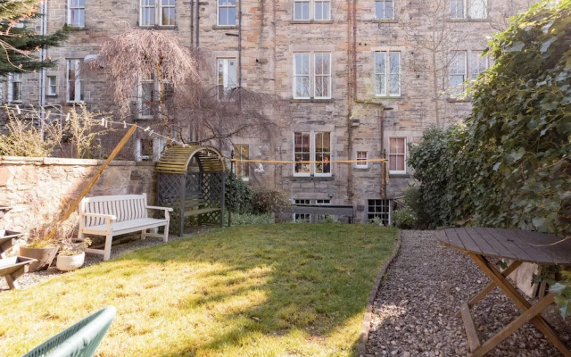 Beautiful & Bright 2BD Flat - Haymarket