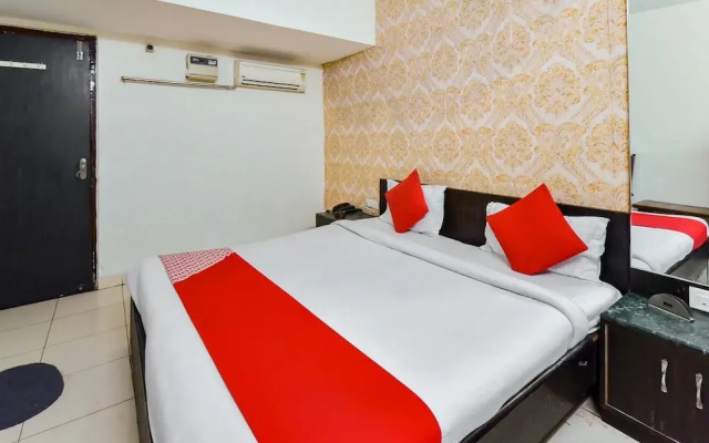 OYO 15933 Hotel V Square