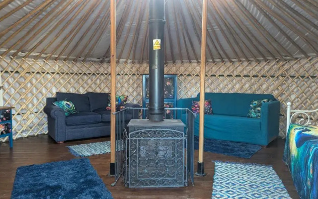 Love2Yurt