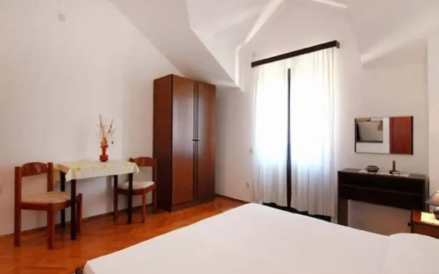 Mat - in a Cosy Stone House - SA3