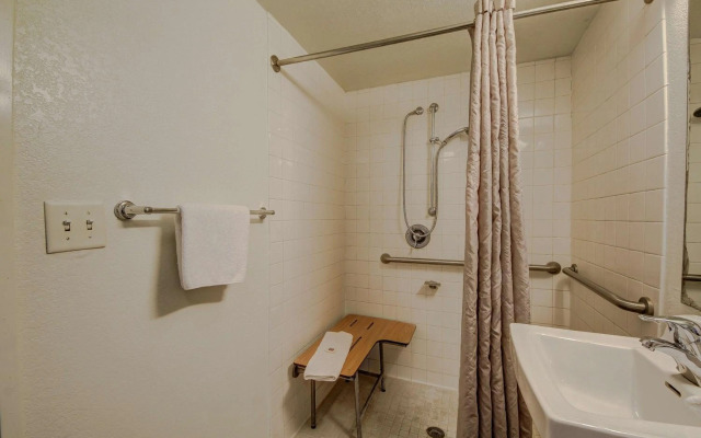 Motel 6 San Antonio, TX - Fort Sam Houston