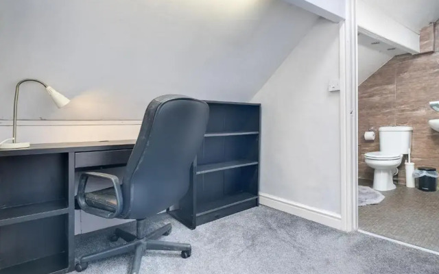Haus Luxury Four Bedroom Townhouse-Edgbaston- Parking- TOP RATED