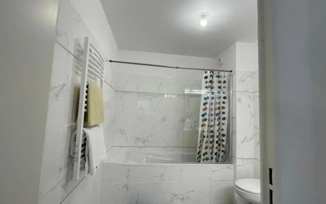 Antibes Old Center Charming Brand New Apartment