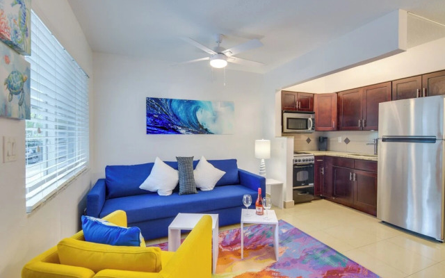 2 Mi to Ocean: Dog-friendly Hallandale Beach Condo