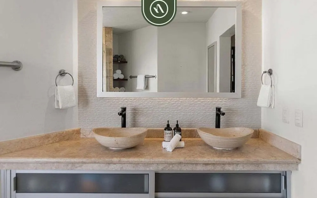 Stunning 2 BR Condo - Oceanview Terrace - Downtown