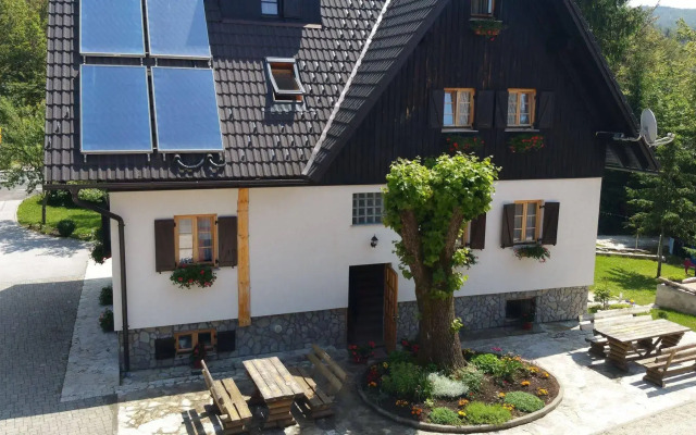 Rustic Inn River 2