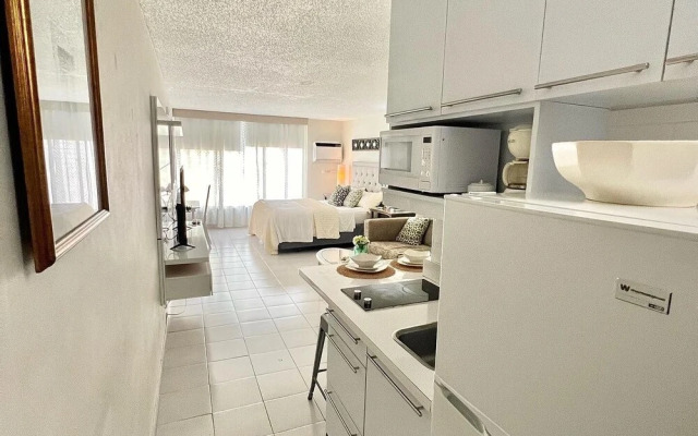 Clean Studio Condo With Free Parking Near T-mobile