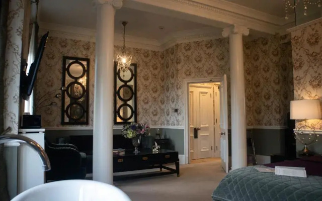 Forty Winks Guest House & Residence