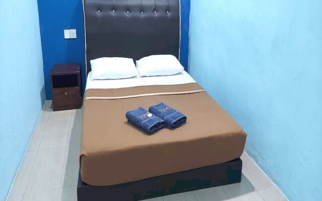 OYO 90937 Tanjak Hotel