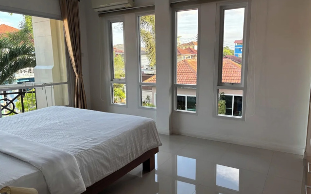 Khun Mai Villa – Guest Rooms – Pattaya