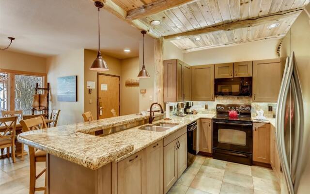 Ski In 3 Bedroom at Chateaux Dumont Keystone