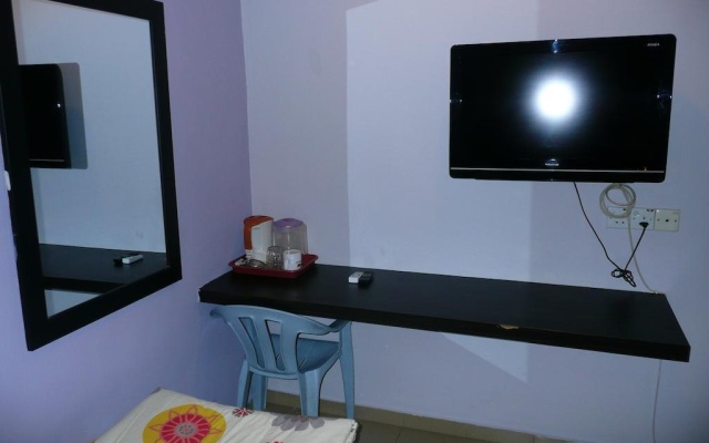 Pekan Budget Hotel – Guest Rooms – Pekan