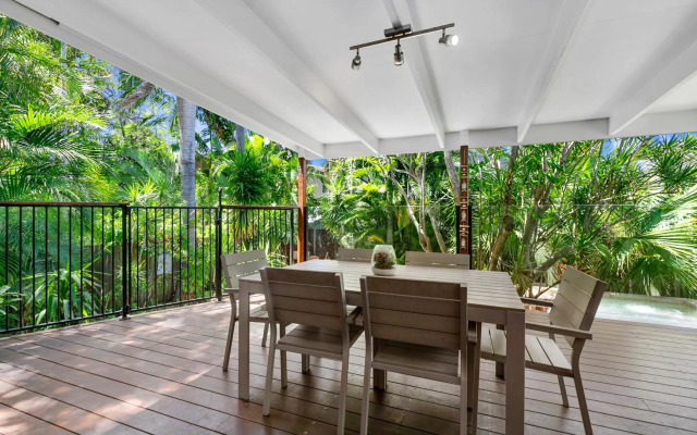 Tranquil & tropical, Sunshine Beach