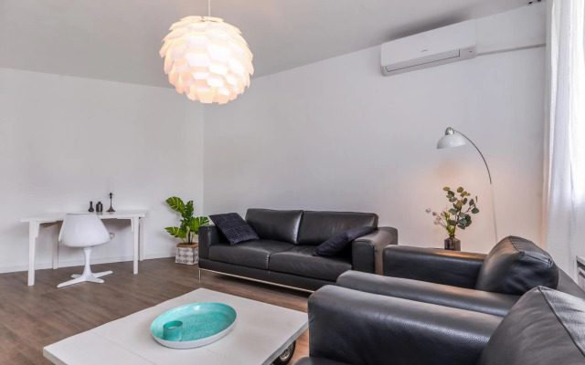 66 Apartment - Stylish Two Bedroom in Lozenets District