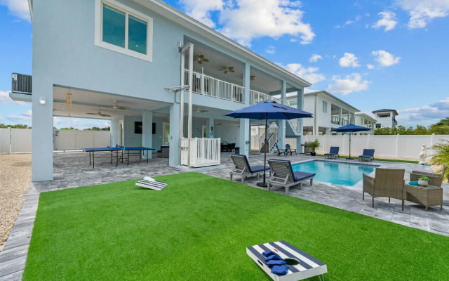 Mermaid s Paradise Pool Dock Games Views