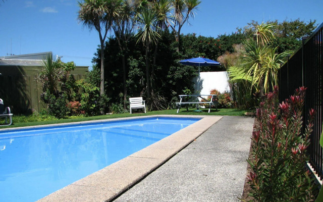 Cobblestone Court Motel – Wenzel Motels