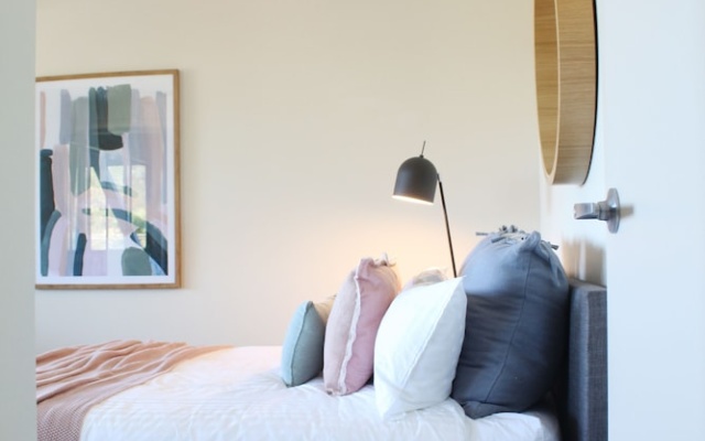 Hamptons By The Bay at Nelson Bay – Guest Rooms – Nelson Bay