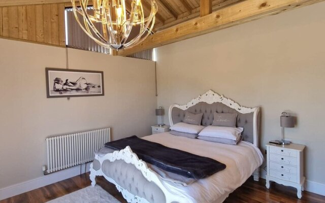 Immaculate 4-bed Private Luxury Lodge Near York