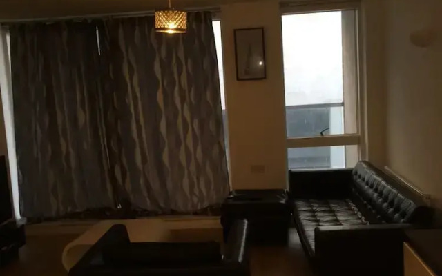 1 Bed Apt Near Canary Wharf London City Centre