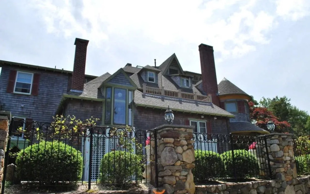 Fernbrook Inn