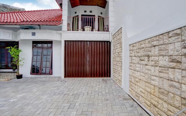 OYO 3467 White Residence