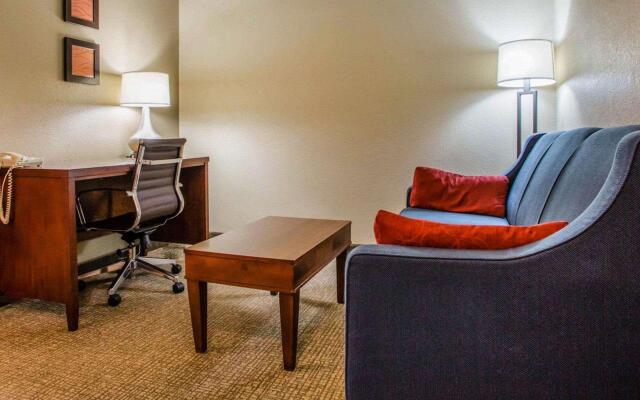 Comfort Inn & Suites Jackson - West Bend