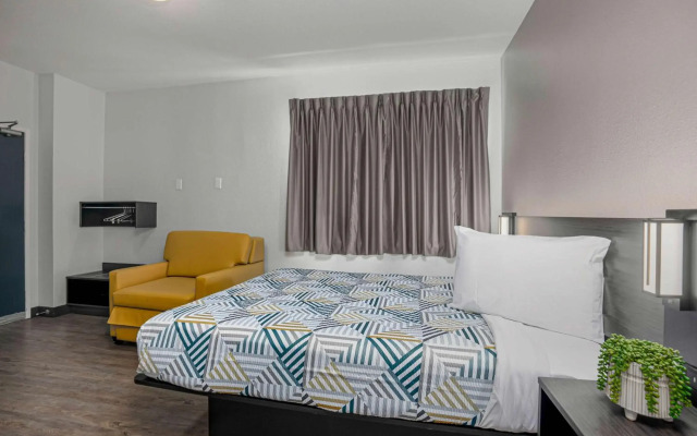 Motel 6 San Diego, CA - Downtown