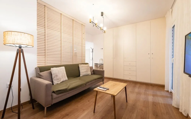 Quiet Apartment With a Garden at Exarcheia