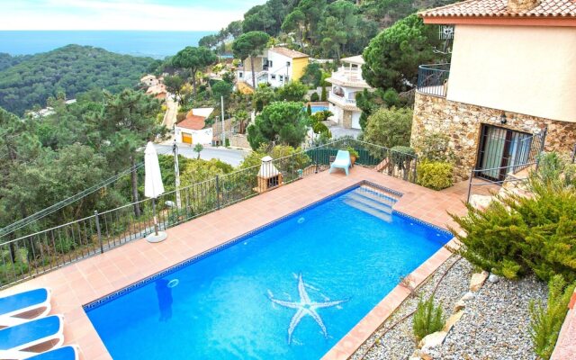 Serene Villa in Lloret de Mar with Private Swimming Pool