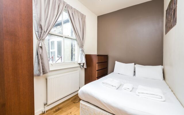 Sleek 2BD Flat Super Central to London Town!