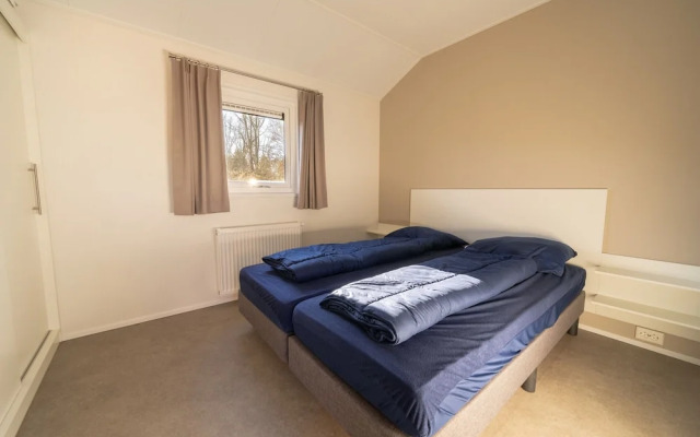 Comfortable Chalet With Microwave, Near Efteling