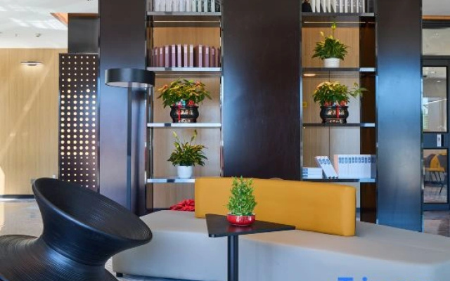 IU Hotel (Xindaji Market Branch, Funing District, Qinhuangdao)