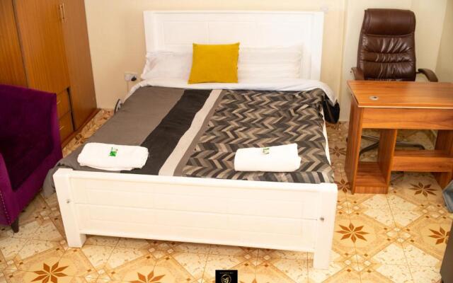 Mountain view apartment at Ahadi flats Netflix,Parking and Internet