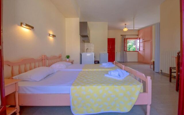 Bella Grecia Studios and Apartments