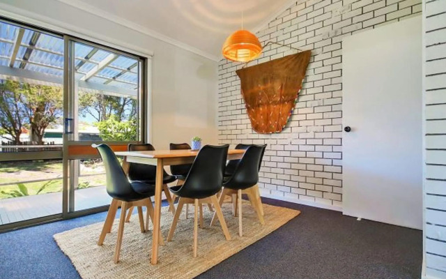 3 Minute Walk to Collingwood Beach Pet Friendly and Stylish