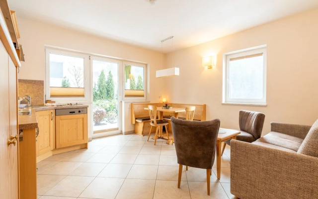 Cozy Garden Apartment Near Ski