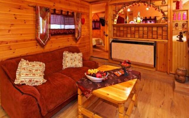 Under the Walnut Tree Shade Lodge