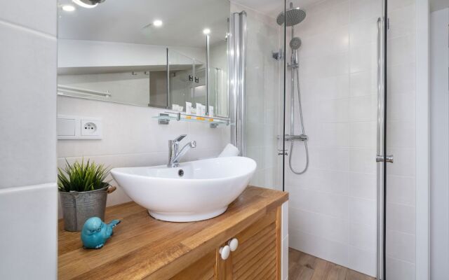 Family Apartment Slowackiego by Renters