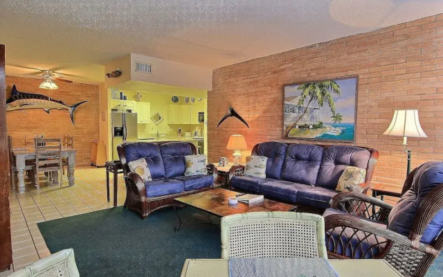 Channelview 206