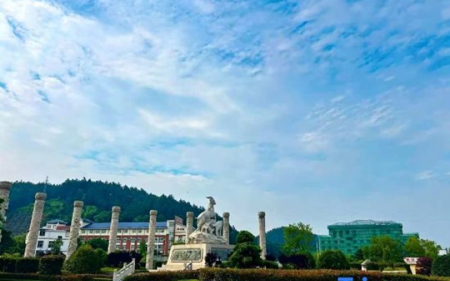 Ke  Du Hui  The hiliday inn