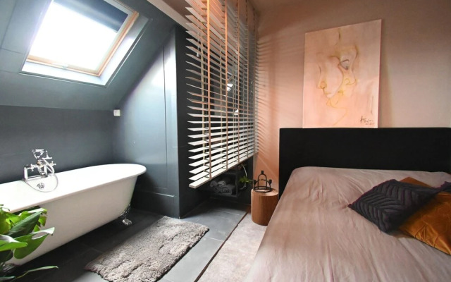 Cheap, Affordable Luxury in Antwerp Cc-4
