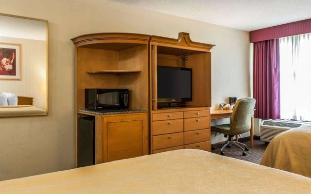 Quality Inn & Suites Shelbyville I-74