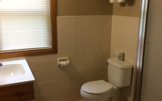 East Hills INN and SUITES