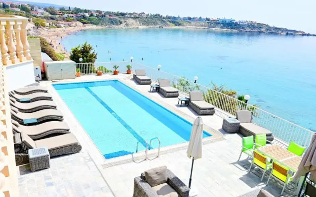Katina Beach Villa