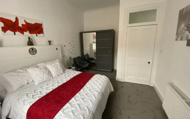 Impeccable 1-bed Apartment Perth a Home From Home