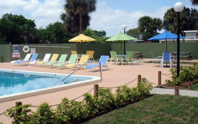 Tropical Inn Palm Bay