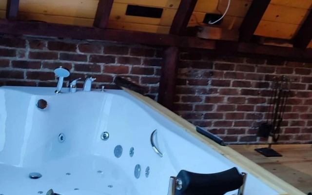 Cozy Bungalow w Jacuzzi Pool in Sapanca