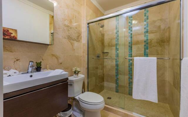 Beautiful 2BR Condo w Great Amenities Palmbeach
