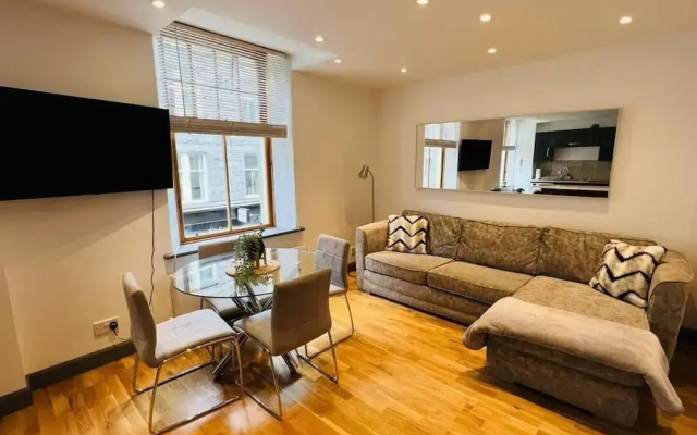 Modern City Center 2 Bedroom Apartment