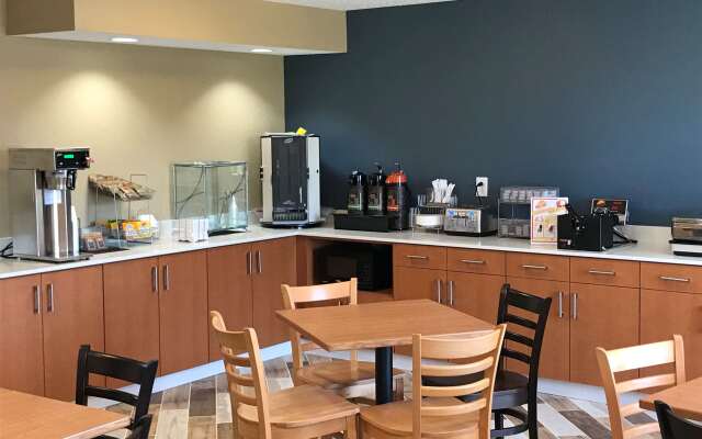 AmericInn by Wyndham Prairie du Chien